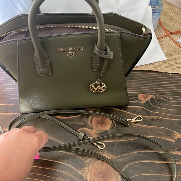 Michael Kors. Avril small leather top zip satchel - Picture 3 of 3